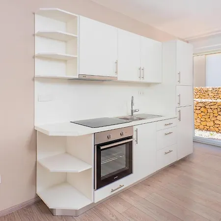 Pet Friendly In With Kitchen
